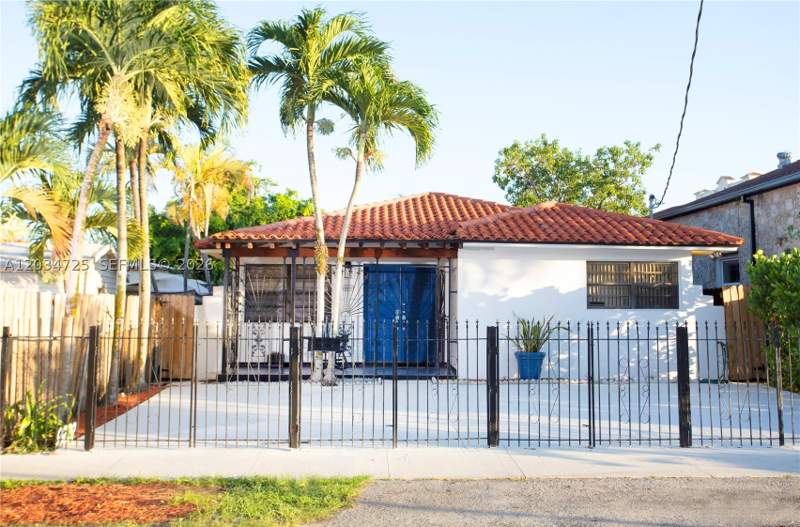 3 bedroom SingleFamilyResidence at 3610 SW 14th St, Englewood, Miami — photo 2