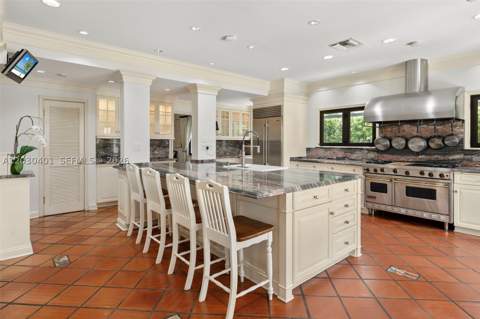5860 Pine Tree Dr, Miami Beach FL - photo 8 of 69
