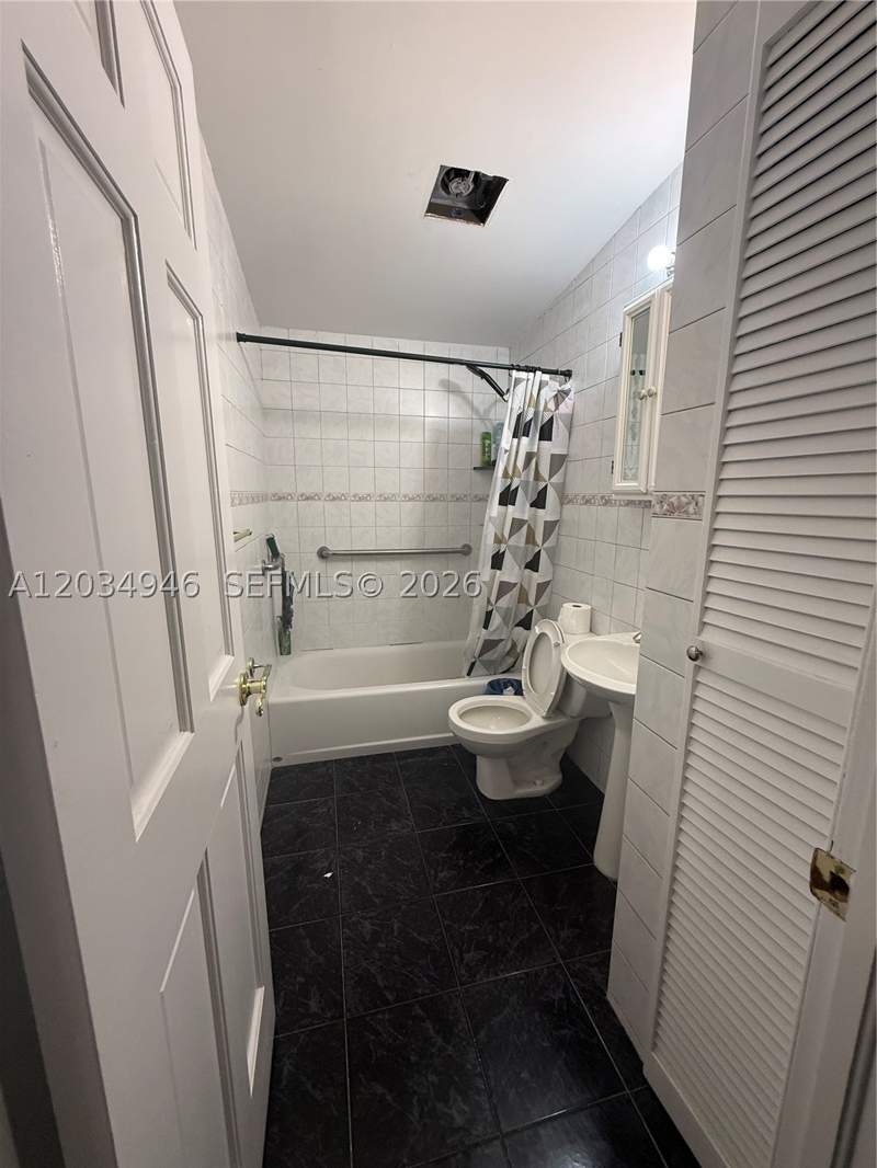 5 bedroom SingleFamilyResidence at 1143 NW 27th St, Bon Aire, Miami — photo 5