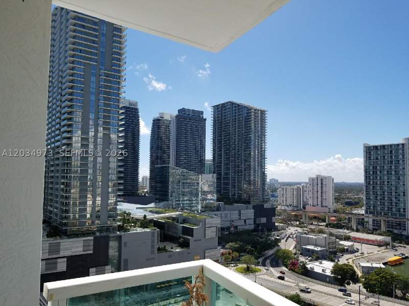 1 bedroom Condominium at 31 SE 5th St 2205, Brickell On The River N T, Miami — photo 2