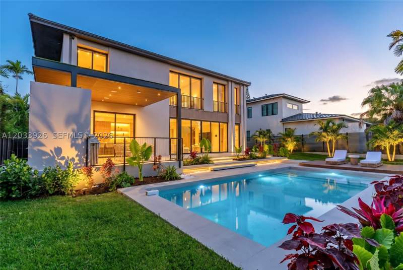 5 bedroom SingleFamilyResidence at 5854 SW 30th St, Schenley Park Sec 1, Miami — photo 3