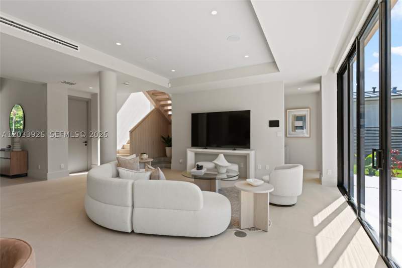 5 bedroom SingleFamilyResidence at 5854 SW 30th St, Schenley Park Sec 1, Miami — photo 4