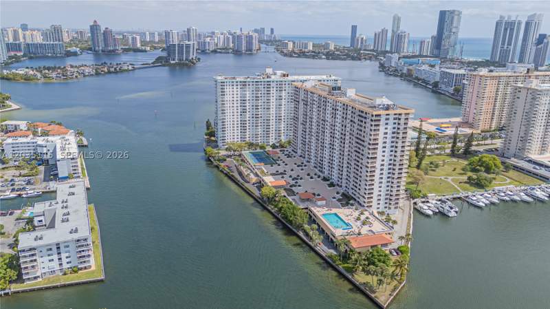 2 bedroom Condominium at 301 174 St 702, Winston Towers 500, Sunny Isles Beach — photo 5
