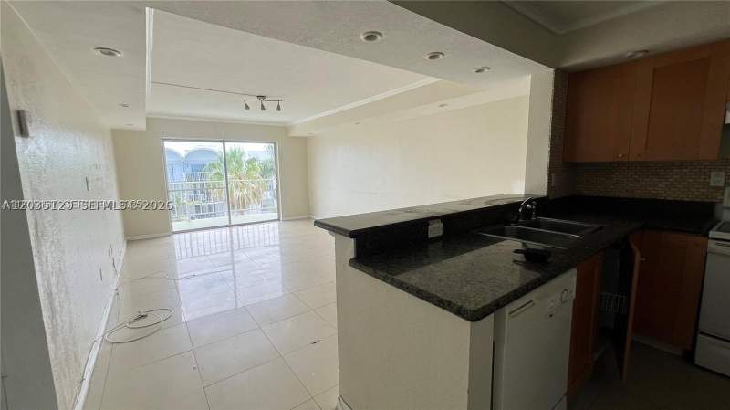 2 bedroom Condominium at 486 NW 165th St Rd B-606, Montecarlo Condo, Miami — photo 3