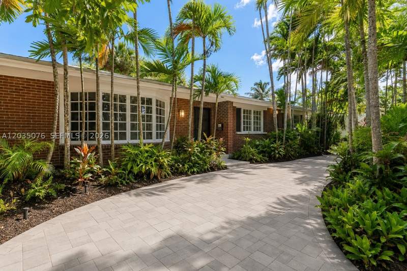 3 bedroom SingleFamilyResidence at 785 NE 155th St, Rose Glen Sub 3rd Addn, Miami — photo 2