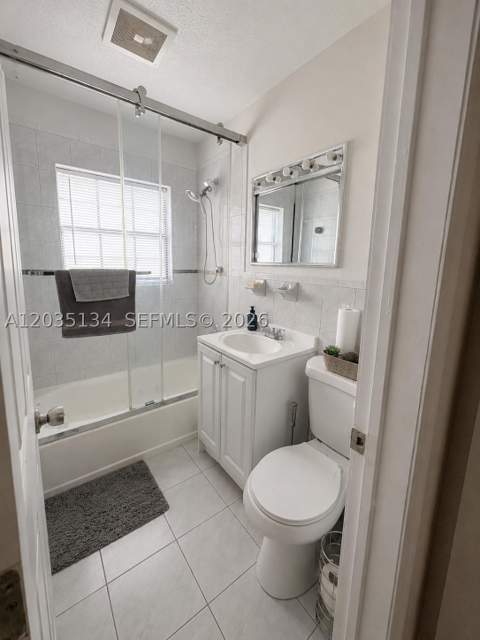 9515 Dominican Dr, Cutler Bay FL - photo 6 of 19