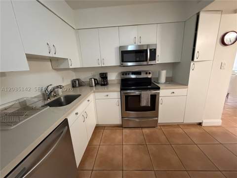 5161 Collins Ave 310, Miami Beach FL - photo 11 of 46