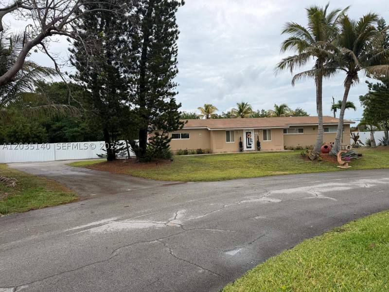 3 bedroom SingleFamilyResidence at 17405 SW 109th Ct, Green Hills Sec 4, Miami — photo 3