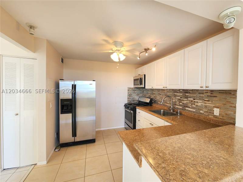 2 bedroom Condominium at 2025 NE 164th St 503, Crestview Towers Condo, North Miami Beach — photo 2