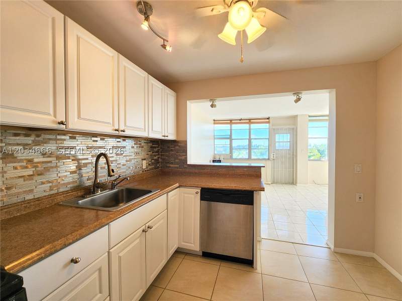 2 bedroom Condominium at 2025 NE 164th St 503, Crestview Towers Condo, North Miami Beach — photo 4