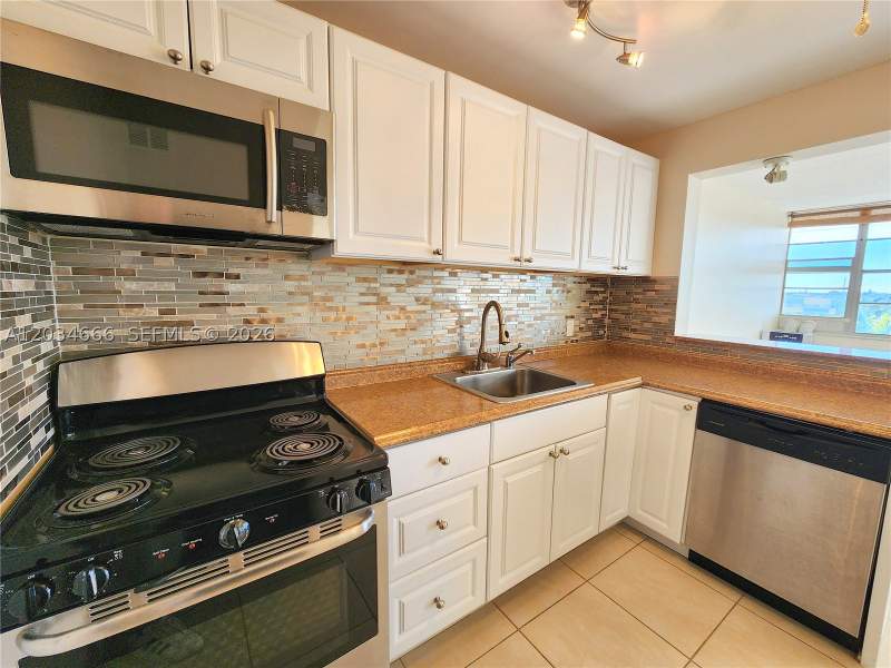 2 bedroom Condominium at 2025 NE 164th St 503, Crestview Towers Condo, North Miami Beach — photo 5