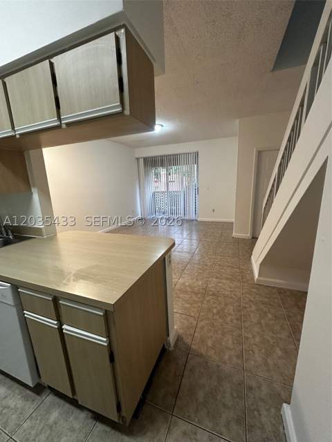 18356 NW 68th Ave K, Hialeah FL - photo 9 of 10