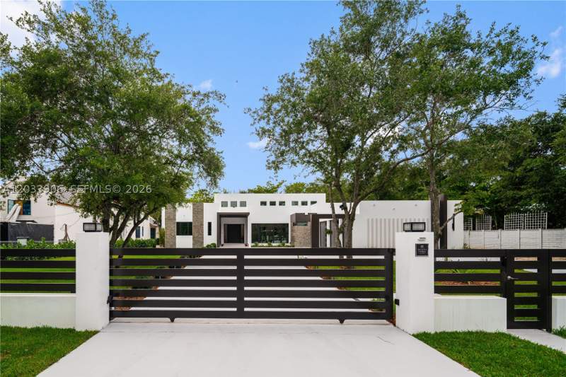 5 bedroom SingleFamilyResidence at 6200 SW 83 Av, Sunkist Estates A, Miami — photo 4