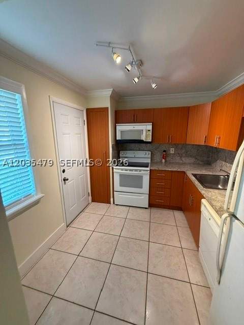 1501 NE 191st St C107, Miami FL - photo 8 of 30