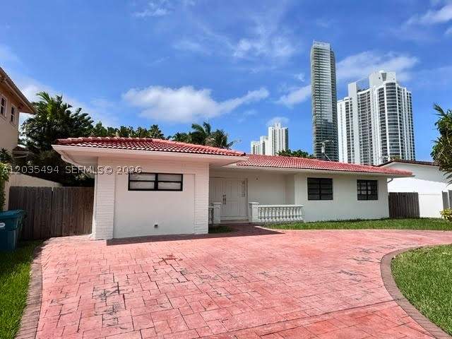 4 bedroom SingleFamilyResidence at 215 187th St, Golden Shores Ocean Blvd, Sunny Isles Beach — photo 2
