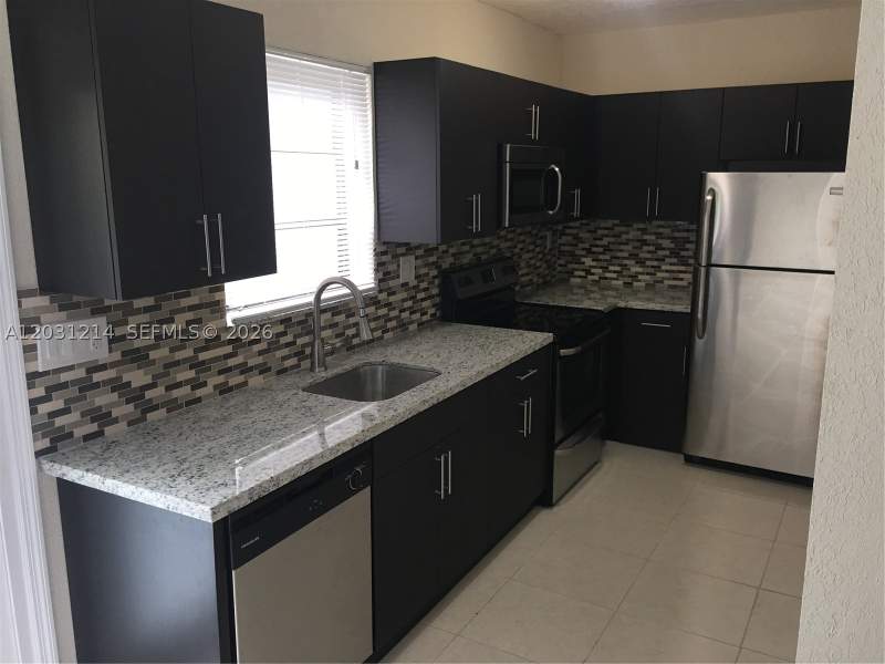 4 bedroom SingleFamilyResidence at 1594 NE 155th Ter, Myra Dells Sub, North Miami Beach — photo 4
