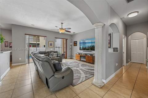 18159 NW 90th Ave, Hialeah FL - photo 7 of 57