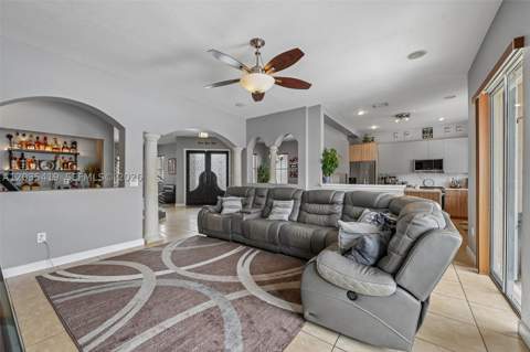 18159 NW 90th Ave, Hialeah FL - photo 9 of 57