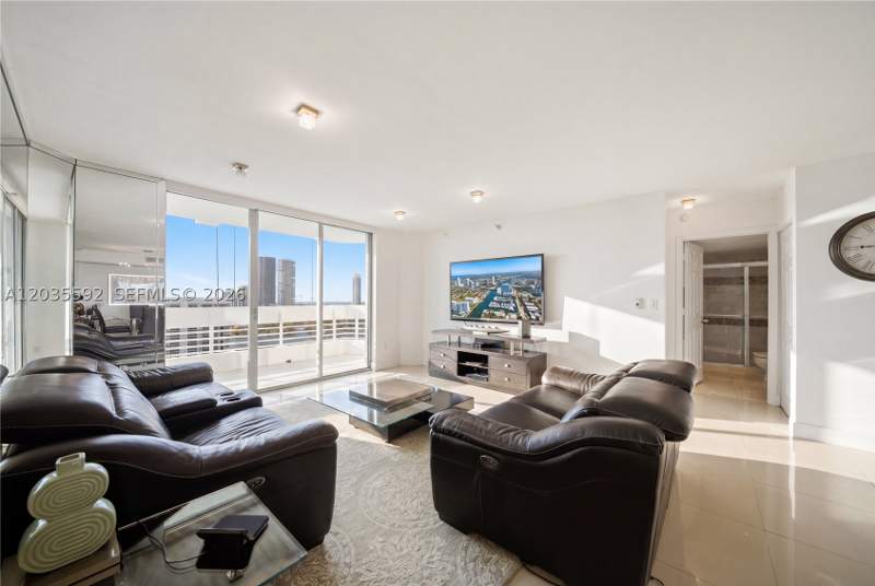 2 bedroom Condominium at 3530 Mystic Pointe Dr 2013, Mystic Pointe Tower 500 C, Aventura — photo 3