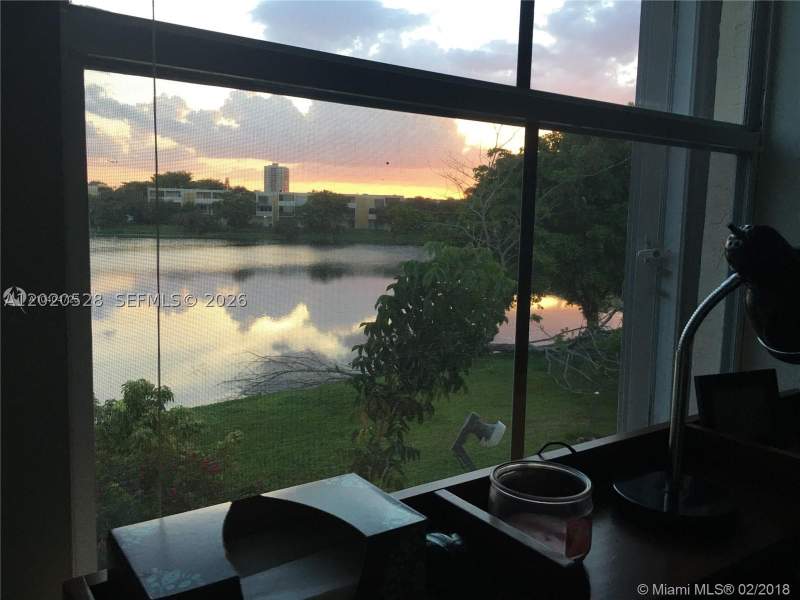 4 bedroom Condominium at 9167 Fontainebleau Blvd 3, Oakview Condo #4, Miami — photo 2