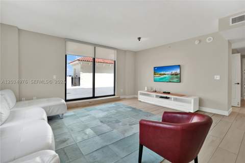 1300 Ponce De Leon Blvd 901, Coral Gables FL - photo 7 of 49