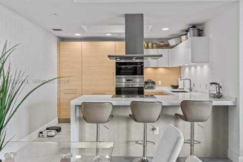 17111 Biscayne Blvd 503, North Miami Beach FL - photo 7 of 24