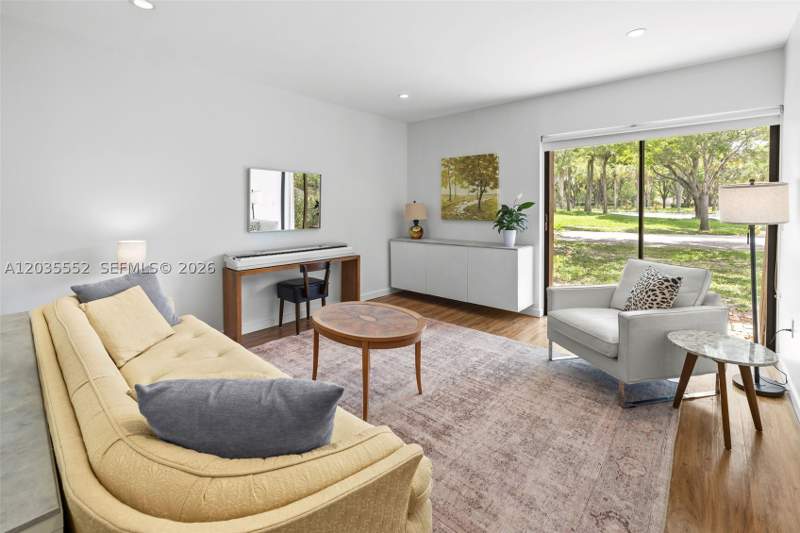 2 bedroom Townhouse at 11045 SW 113th Pl, Sabal Chase Sec 1, Miami — photo 2