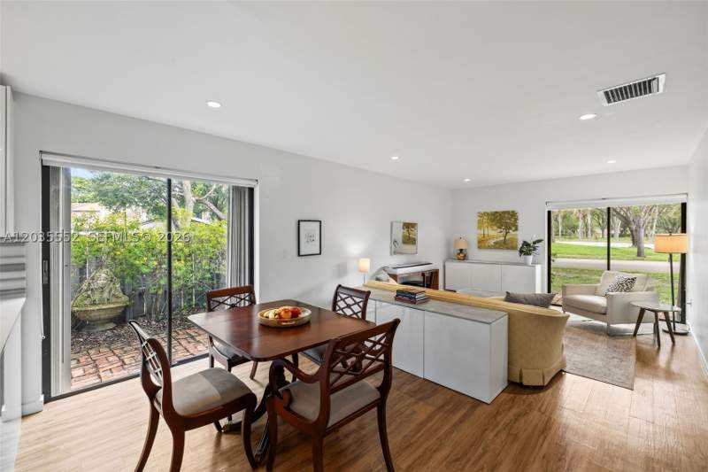 2 bedroom Townhouse at 11045 SW 113th Pl, Sabal Chase Sec 1, Miami — photo 3