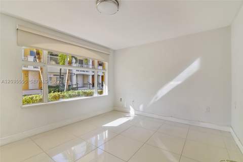 2707 NE 184th Ter, Aventura FL - photo 17 of 22
