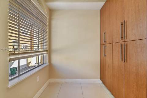 2707 NE 184th Ter, Aventura FL - photo 8 of 22