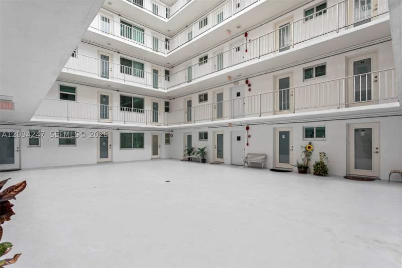 2 bedroom Condominium at 1820 James Ave 2F, 1820 James Ave Condo, Miami Beach — photo 2