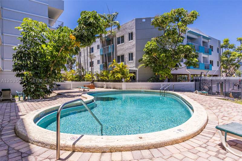 2 bedroom Condominium at 3527 NE 168th St 309, Sunshores Condo, North Miami Beach — photo 2