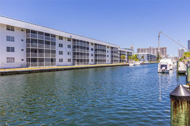 2 bedroom Condominium at 3527 NE 168th St 309, Sunshores Condo, North Miami Beach — photo 3