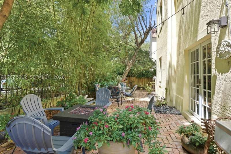 3 bedroom SingleFamilyResidence at 2917 Jackson Ave, Parisian Vilg In The Grov, Miami — photo 4