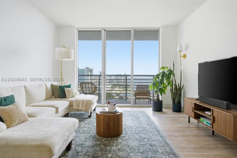 2 bedroom Condominium at 325 S Biscayne Blvd 4022, One Miami West Condo, Miami — photo 2