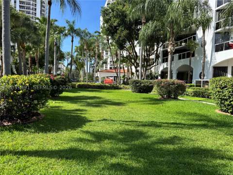 3610 Yacht Club Dr 312, Aventura FL - photo 6 of 18