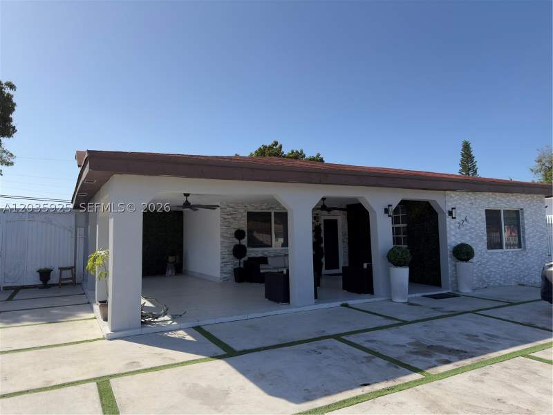 6 bedroom SingleFamilyResidence at 224 E 42nd St, Churchill Downs Resub, Hialeah — photo 2