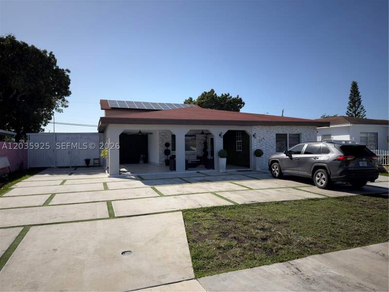 6 bedroom SingleFamilyResidence at 224 E 42nd St, Churchill Downs Resub, Hialeah — photo 3