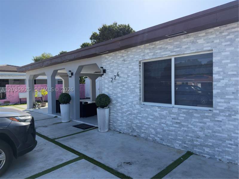 6 bedroom SingleFamilyResidence at 224 E 42nd St, Churchill Downs Resub, Hialeah — photo 4