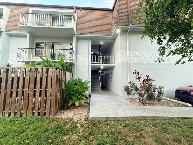 2 bedroom Condominium at 9611 SW 77th Ave 108A, Woodside In Kendall Condo, Miami — photo 2