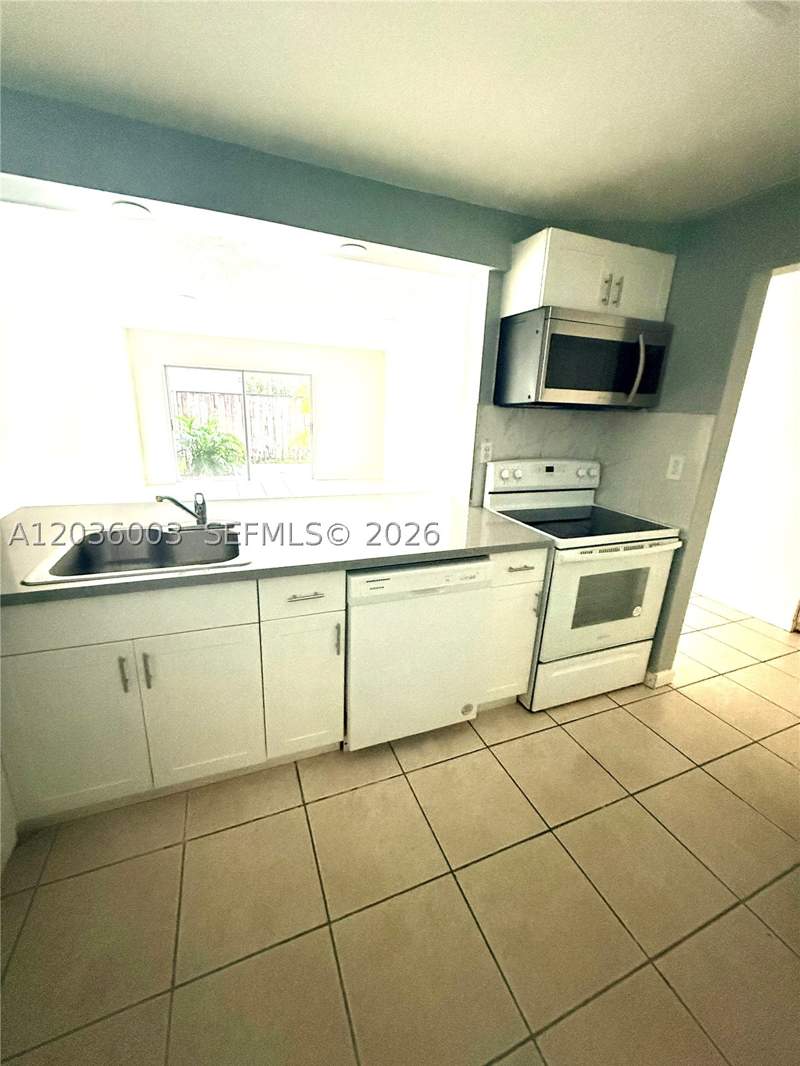 2 bedroom Condominium at 9611 SW 77th Ave 108A, Woodside In Kendall Condo, Miami — photo 4