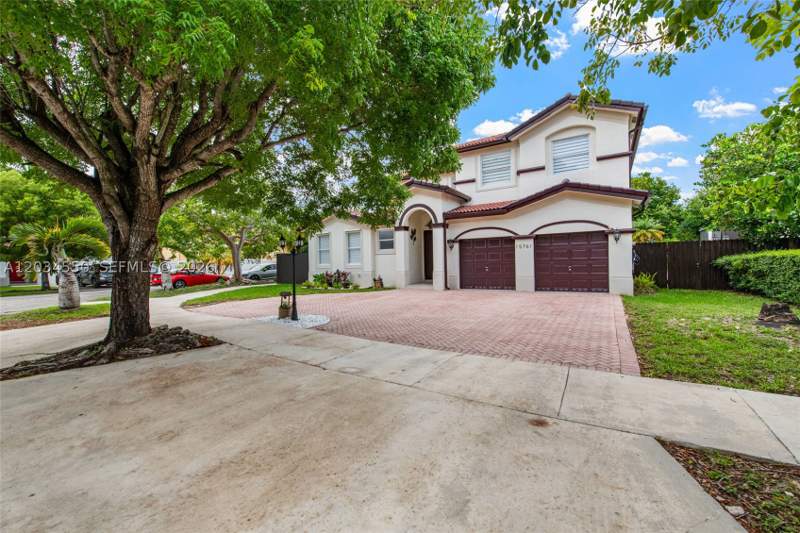 5 bedroom SingleFamilyResidence at 15761 SW 59th Ter, Water S Glare Sub, Miami — photo 4