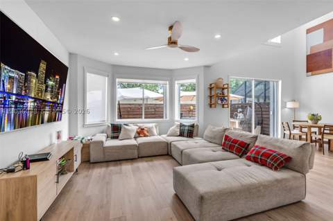 11203 NW 73rd Ter, Doral FL - photo 10 of 51