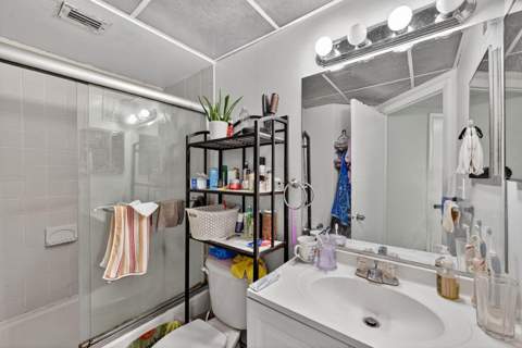 8290 Lake Drive 305, Doral FL - photo 15 of 16