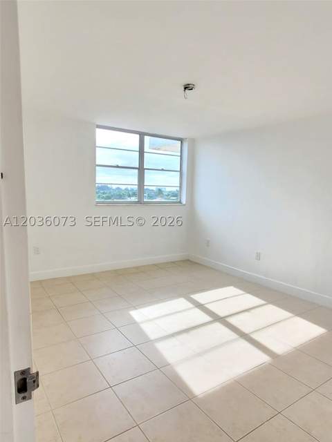 7900 Tatum Waterway Dr 502, Miami Beach FL - photo 16 of 27
