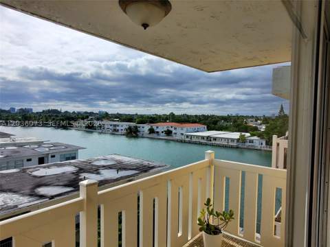 7900 Tatum Waterway Dr 502, Miami Beach FL - photo 17 of 27