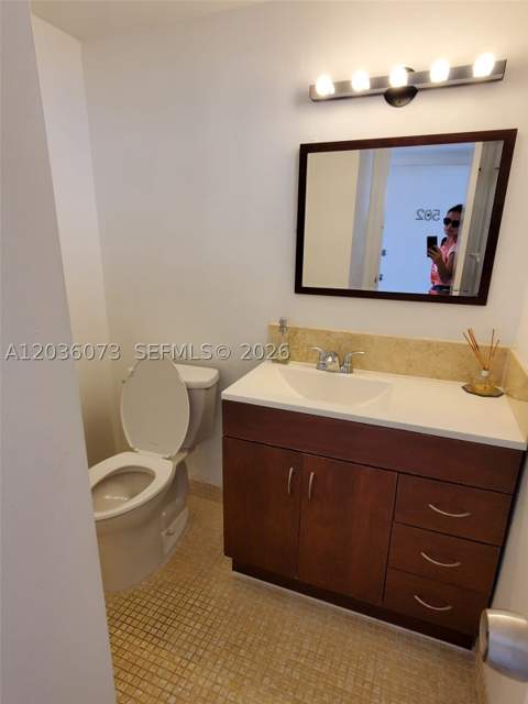 7900 Tatum Waterway Dr 502, Miami Beach FL - photo 23 of 27