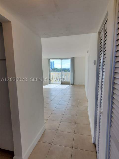 7900 Tatum Waterway Dr 502, Miami Beach FL - photo 24 of 27