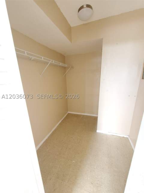 7900 Tatum Waterway Dr 502, Miami Beach FL - photo 6 of 27