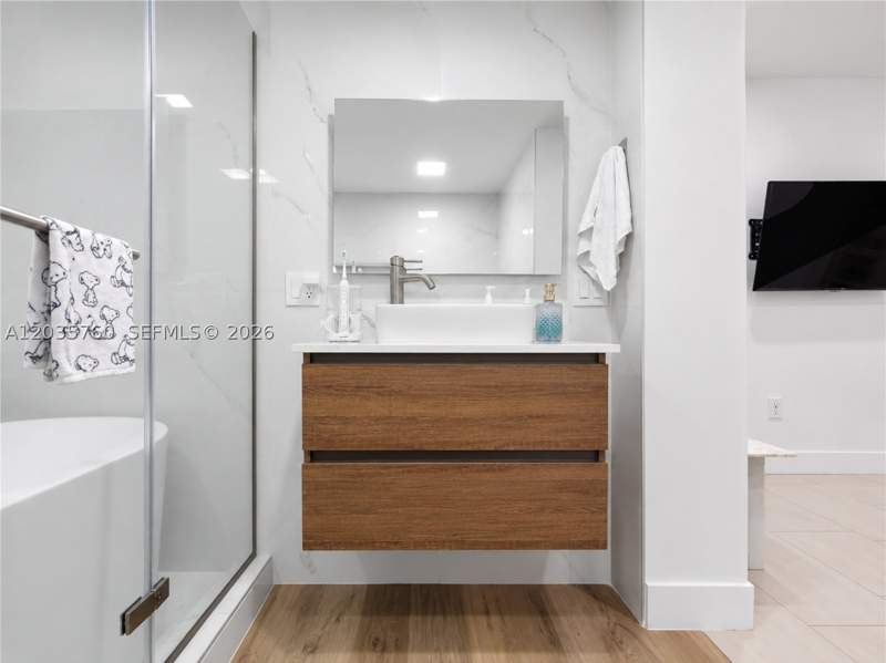 2 bedroom SingleFamilyResidence at 960 NE 146th St, Poincianna Manor Sec 2, North Miami — photo 4